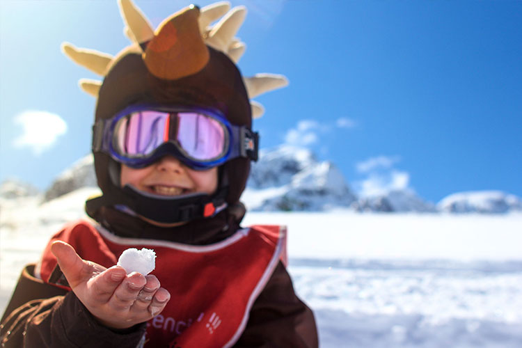 ¿Cómo vestir a tu hijo pequeño para esquiar?
