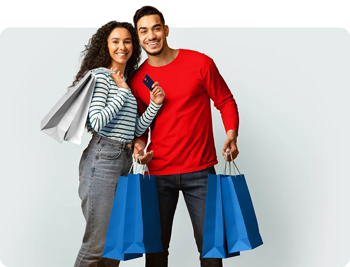 Pareja con bolsas de compras gracias al programa EURO 6000 Plus