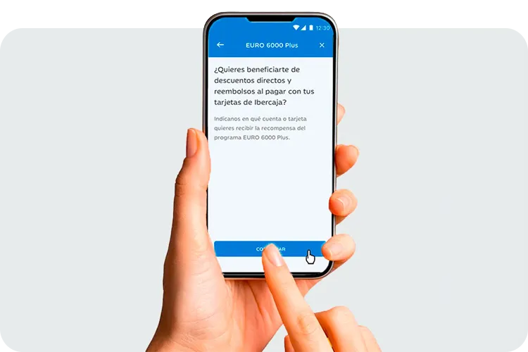 Una mano sujetando el móvil para mostrar acceso a la app