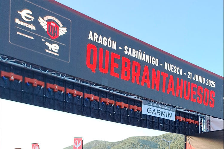 Salida de la carrera Quebrantahuesos 2025