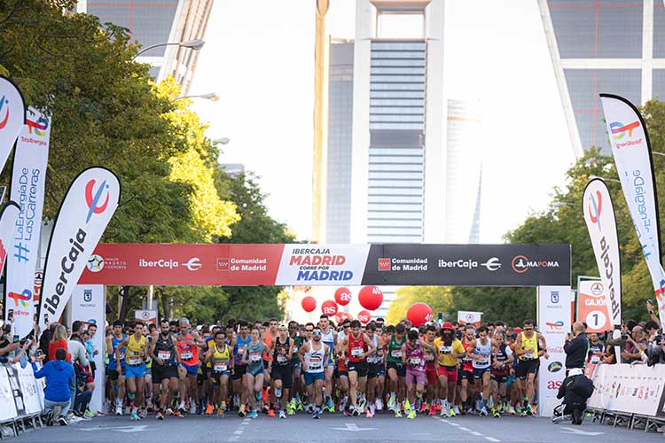 Personas corriendo en una carrera en Madrid