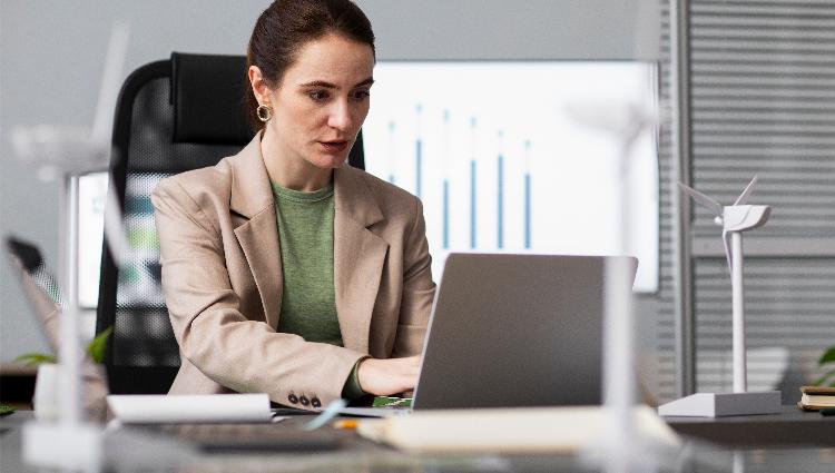 Una nueva MIRADA a la Salud Laboral de la Mujer