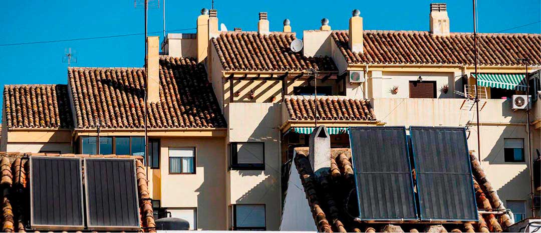 Razones y beneficios por las que instalar placas solares para el autoconsumo colectivo