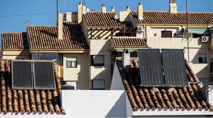 Razones y beneficios por las que instalar placas solares para el autoconsumo colectivo