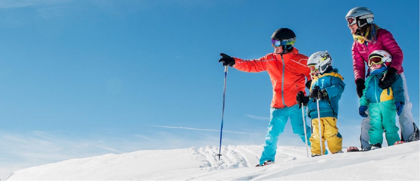 Esquiar en familia: las mejores zonas para principiantes en las estaciones de Aragón