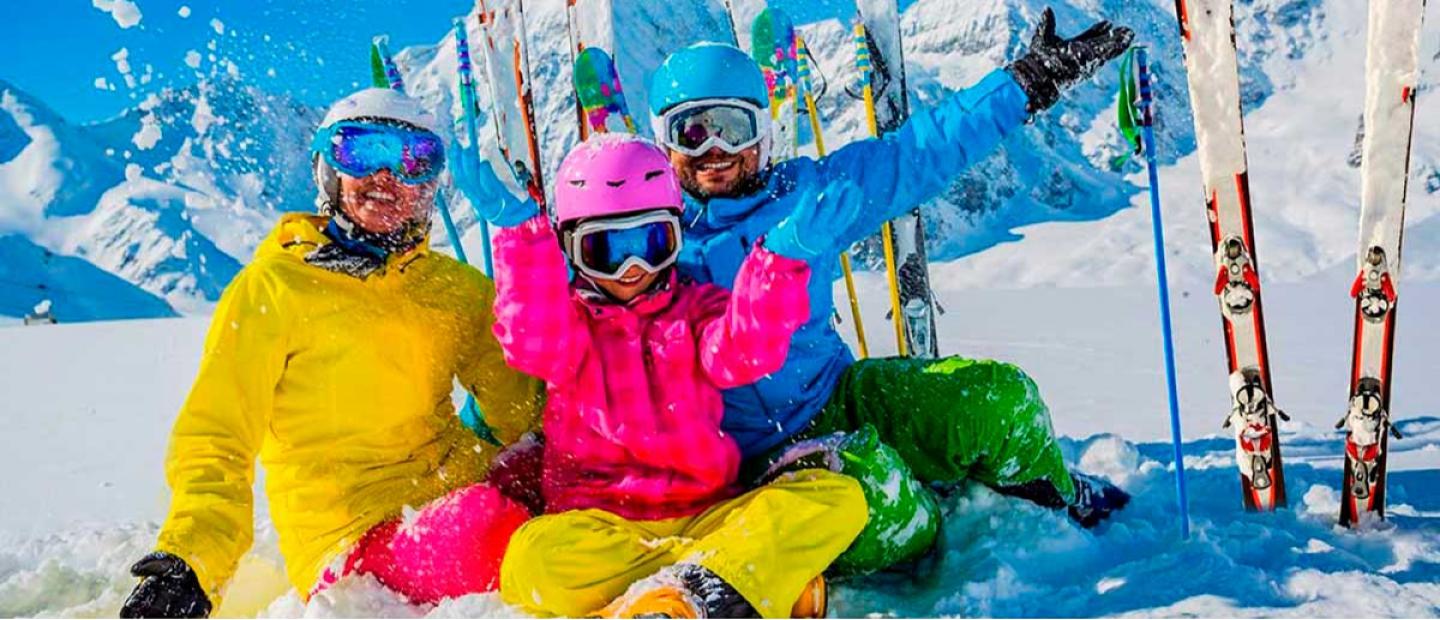 Consejos para disfrutar de un viaje de esquí en familia