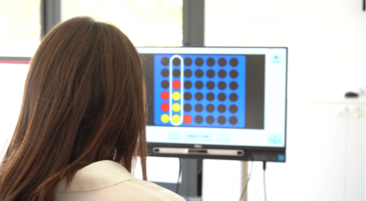 Transformar la mirada en voz: la tecnología cambia la vida de personas con parálisis cerebral