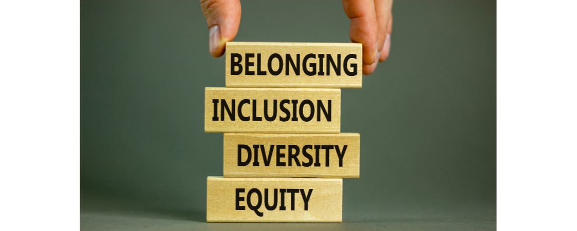 Piezas de madera que pone inclusión, diversidad...