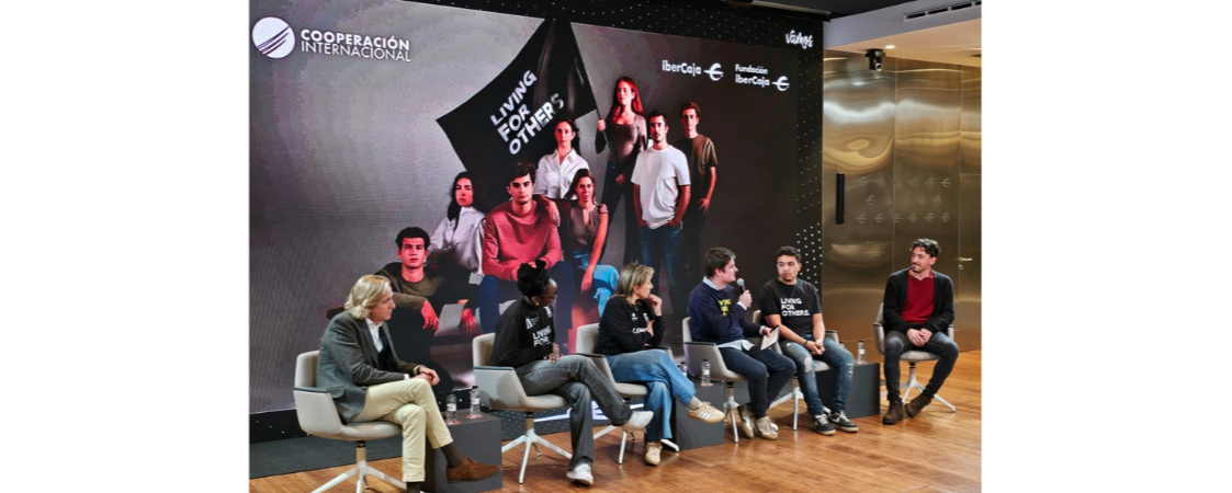 grupo personas sentadas