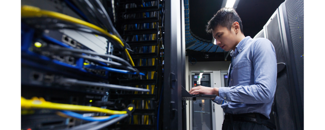 chico en un data center