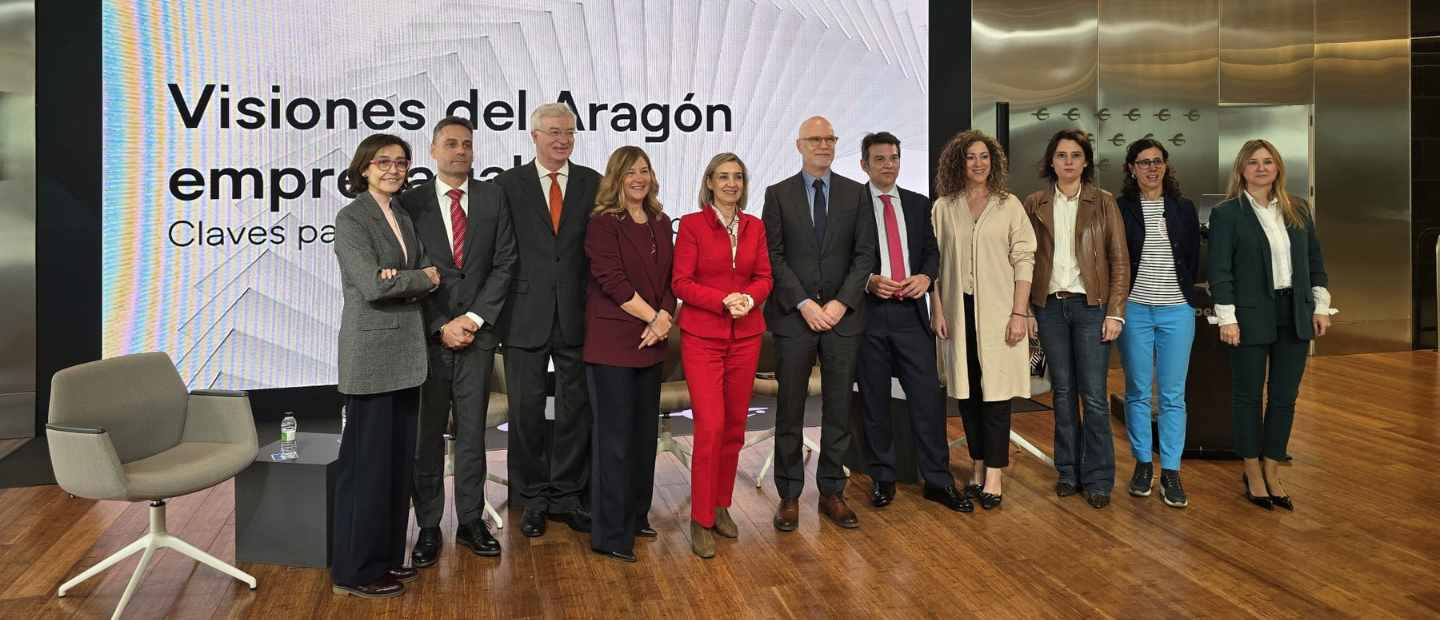 Ponentes de la jornada Visiones del Aragón empresarial en el Espacio Xplora de Ibercaja en Zaragoza