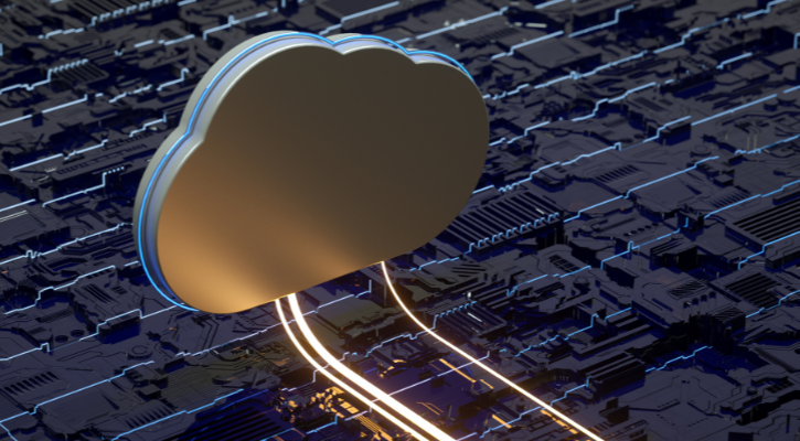Nube 3D metálica sobre un circuito oscuro conectada por haces de luz dorada.