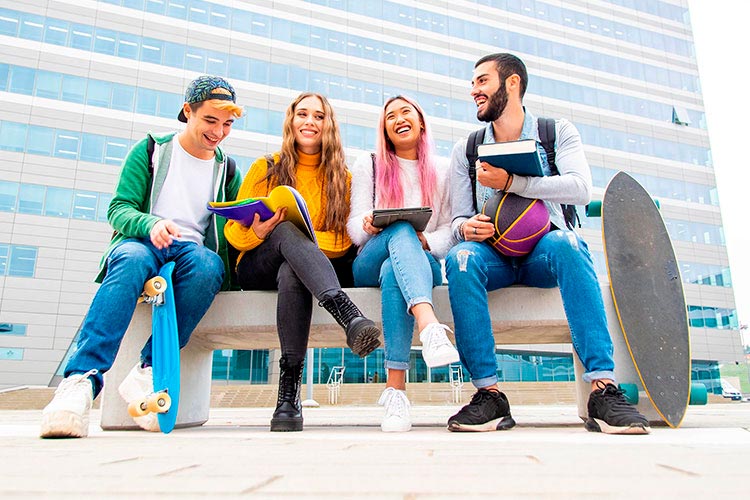 Tarjetas para jóvenes: el mejor aliado de estudiantes en el extranjero